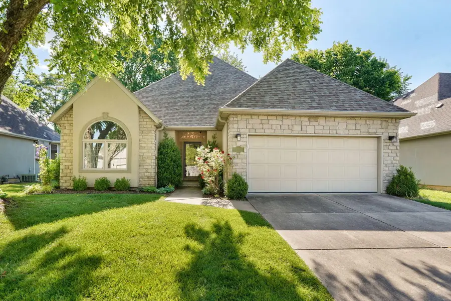 1113 S Carriage Avenue, Springfield, MO 65809 - #3