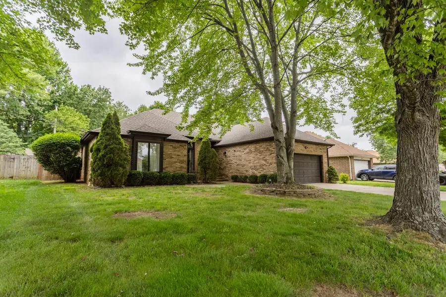 1917 S Forrest Heights Avenue, Springfield, MO 65809 - #3