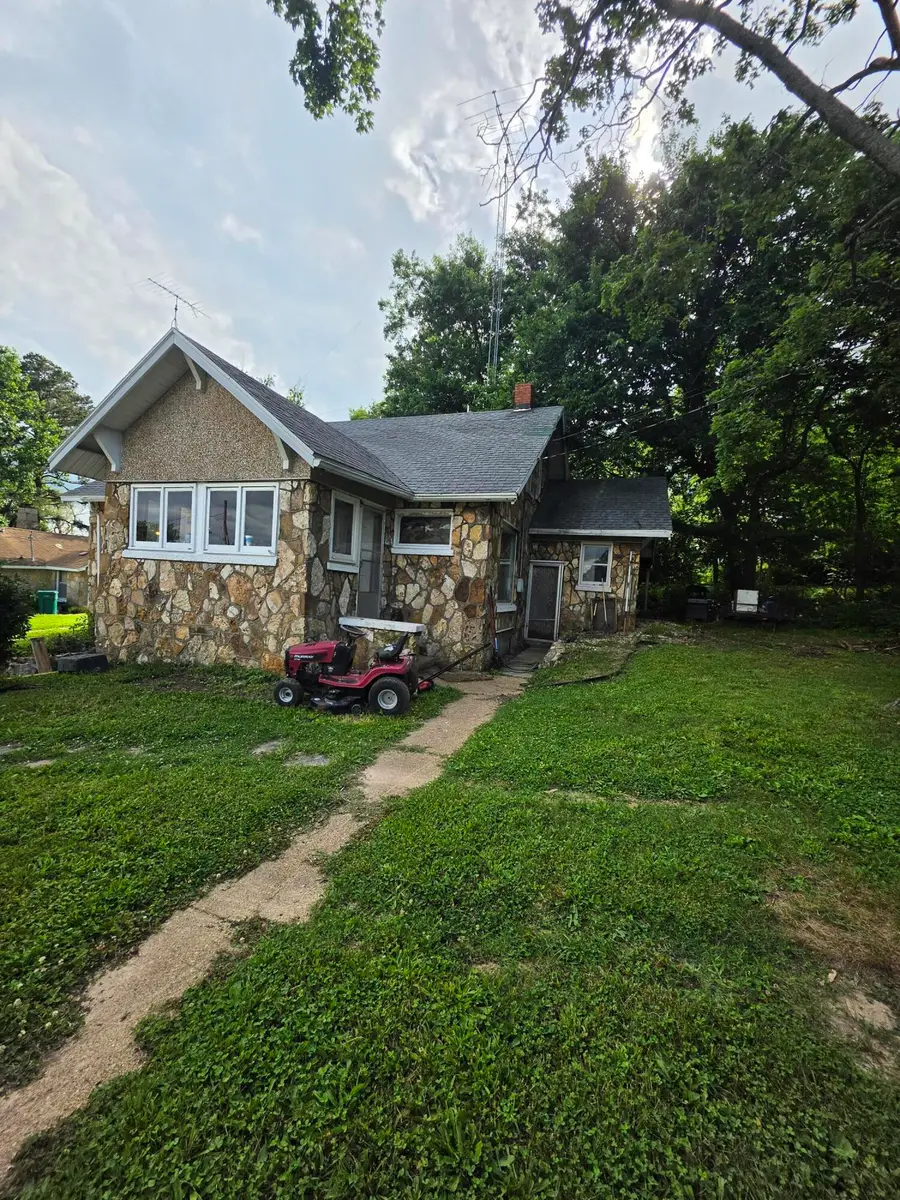715 N Patton Avenue, Cabool, MO 65689 - #2