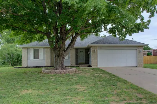 3304 N National Avenue, Springfield, MO 65803