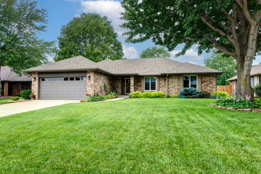 2535 S Laurel Avenue, Springfield, MO 65807 - #2