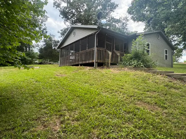 3774 Walnut Circle, Flemington, MO 65650