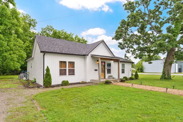 430 S Oak Avenue, Aurora, MO 65605