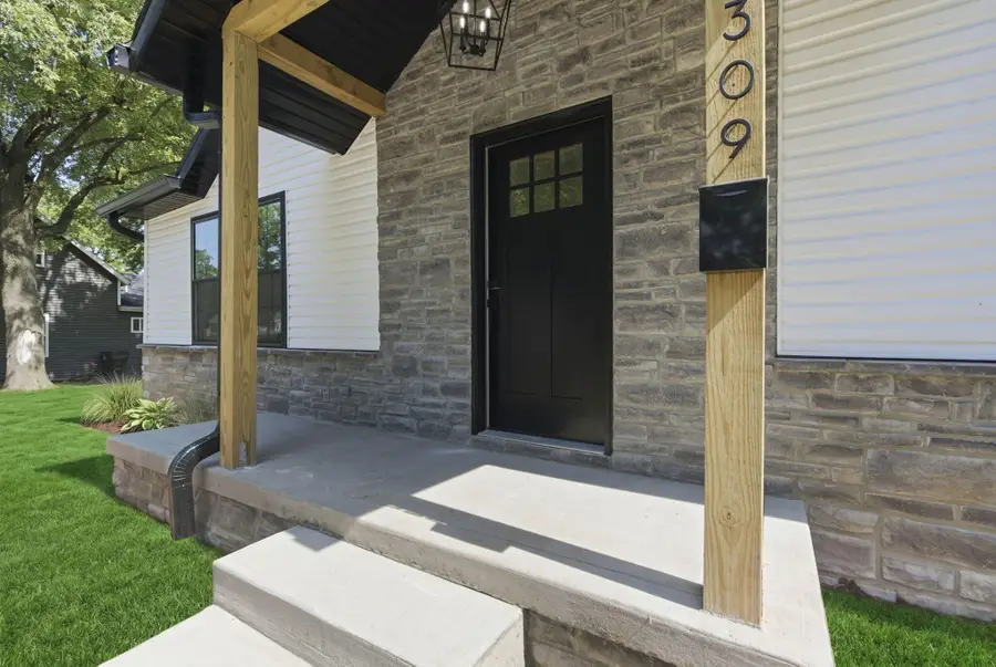 309 W Locust Street, Aurora, MO 65605 - #3