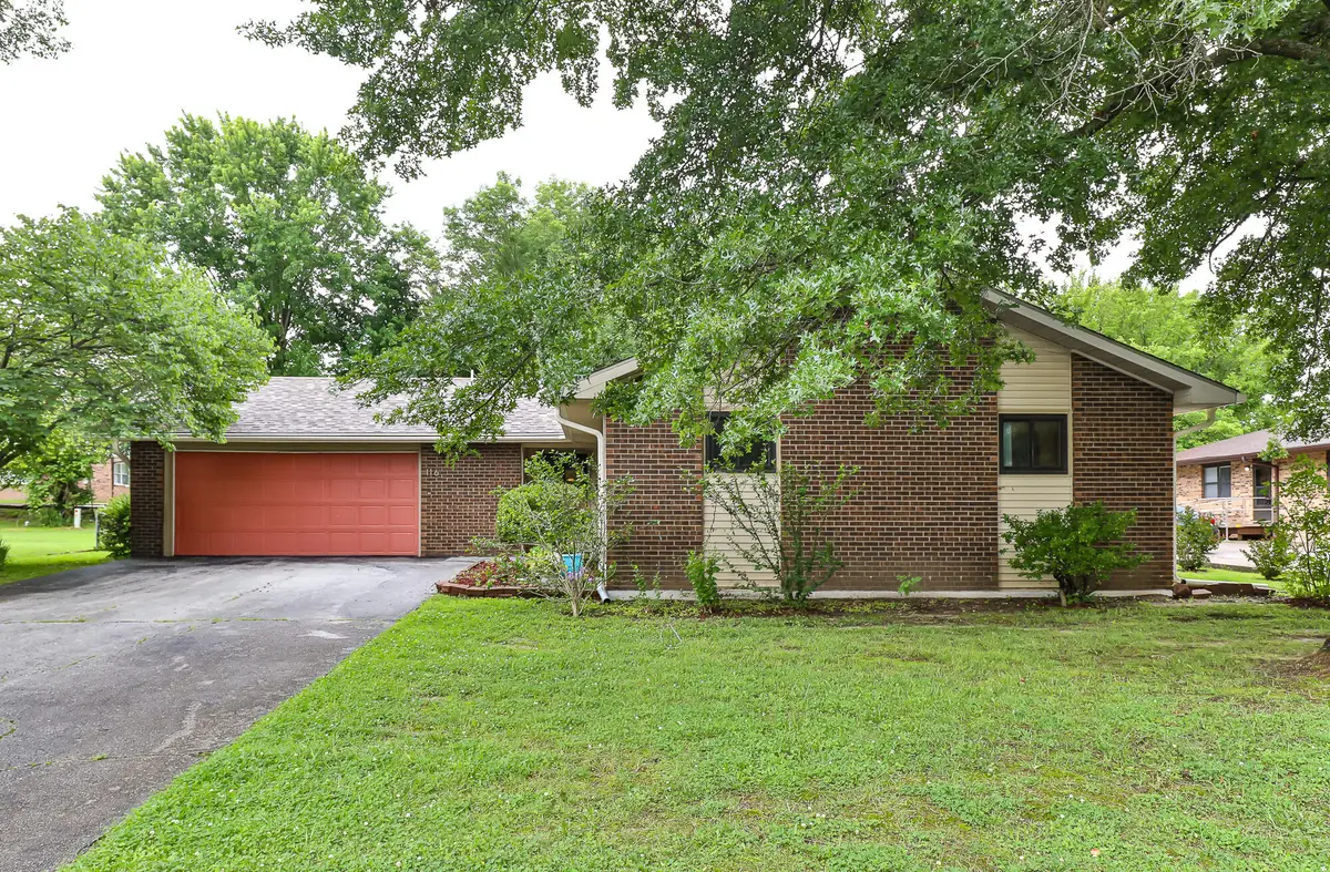 116 W Auburn Street, Bolivar, MO 65613 - #1