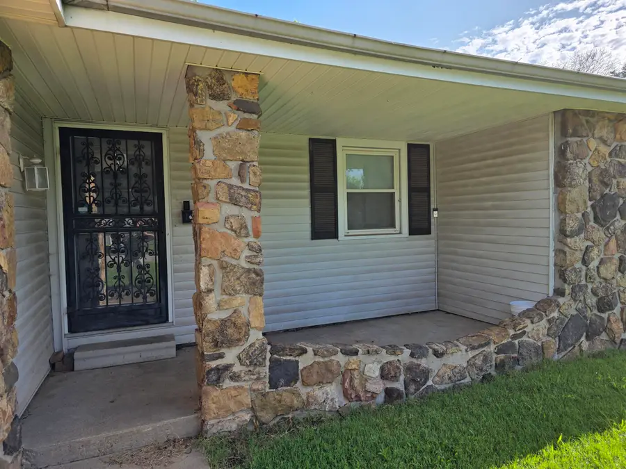 909 W Glenwood Street, Springfield, MO 65807 - #3