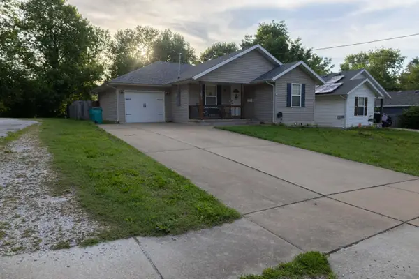 2073 N Elizabeth Avenue, Springfield, MO 65803