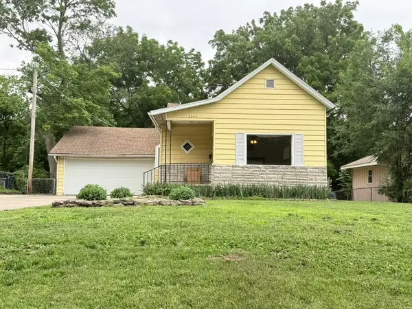 2235 N Campbell Avenue, Springfield, MO 65803