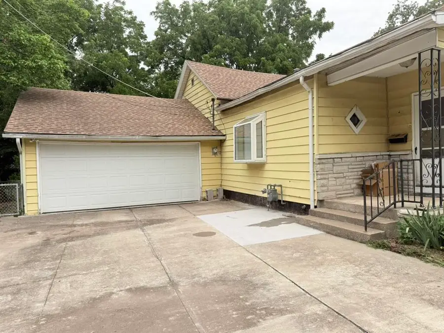 2235 N Campbell Avenue, Springfield, MO 65803 - #2