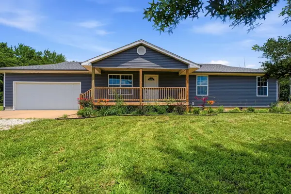 979 E 394th Road, Bolivar, MO 65613