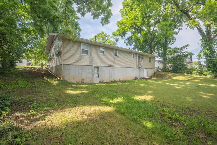 1107-1109 Grove Street, Carthage, MO 64836 - #2