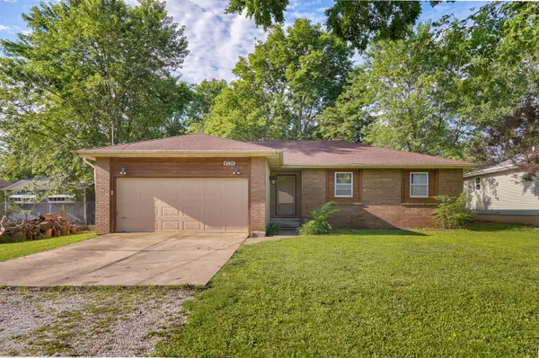4534 W La Siesta Street, Springfield, MO 65802