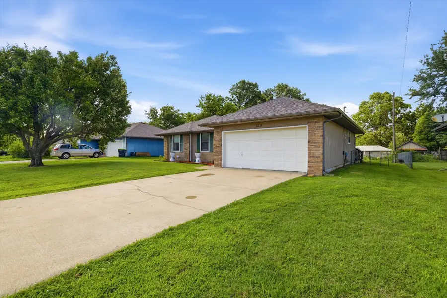2311 W Roxbury Street, Springfield, MO 65807 - #3
