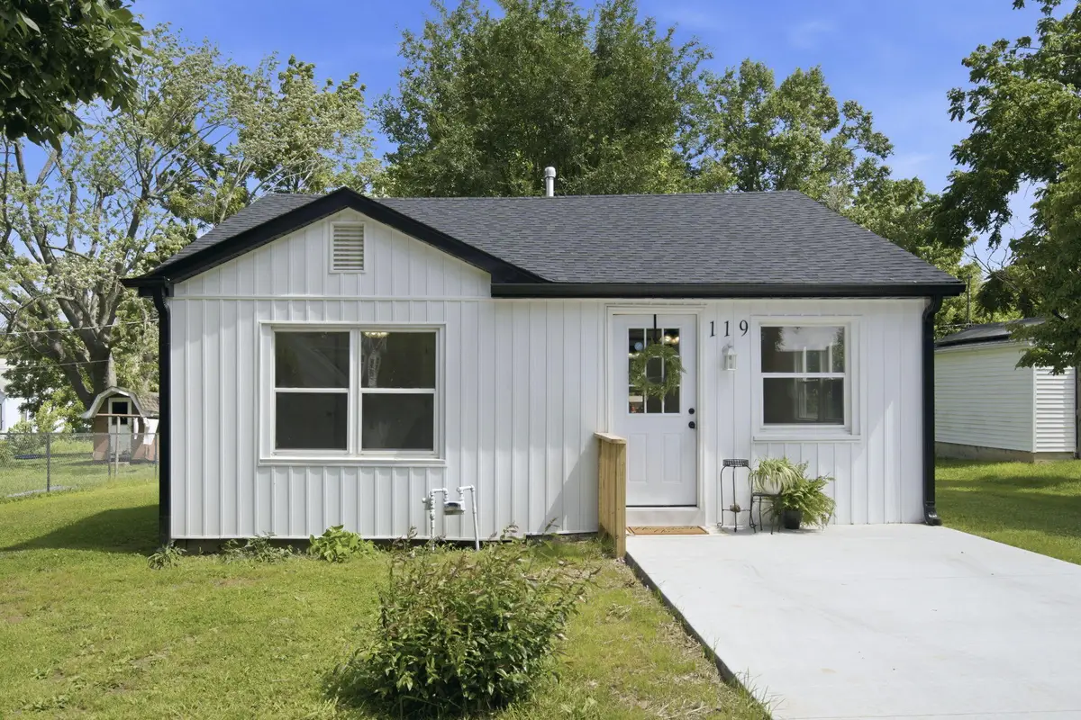 119 E Pearl Street, Aurora, MO 65605 - #1
