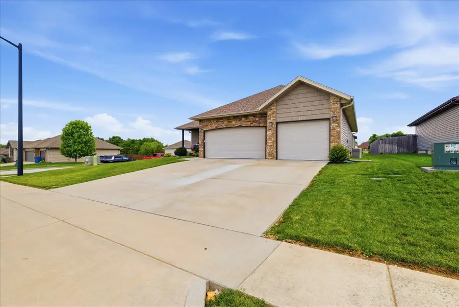 1901 E Costa Mesa Court, Ozark, MO 65721 - #2