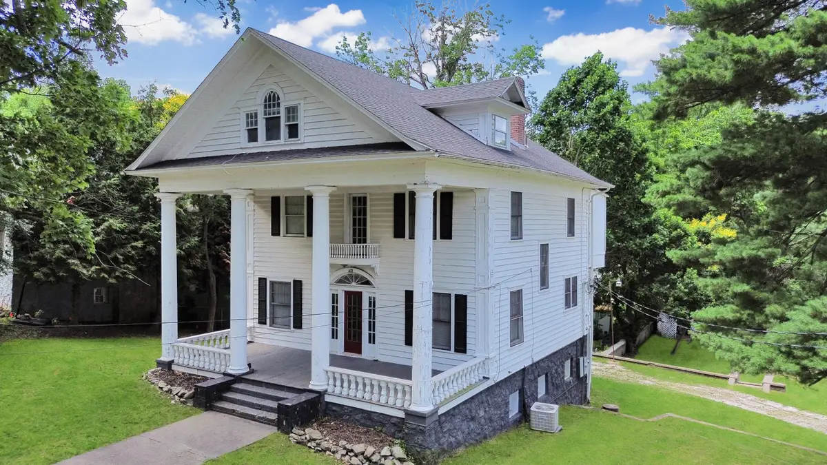 412 S Jefferson Street, Neosho, MO 64850 - #1