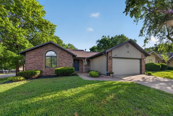 1543 W Whiteside Street, Springfield, MO 65807