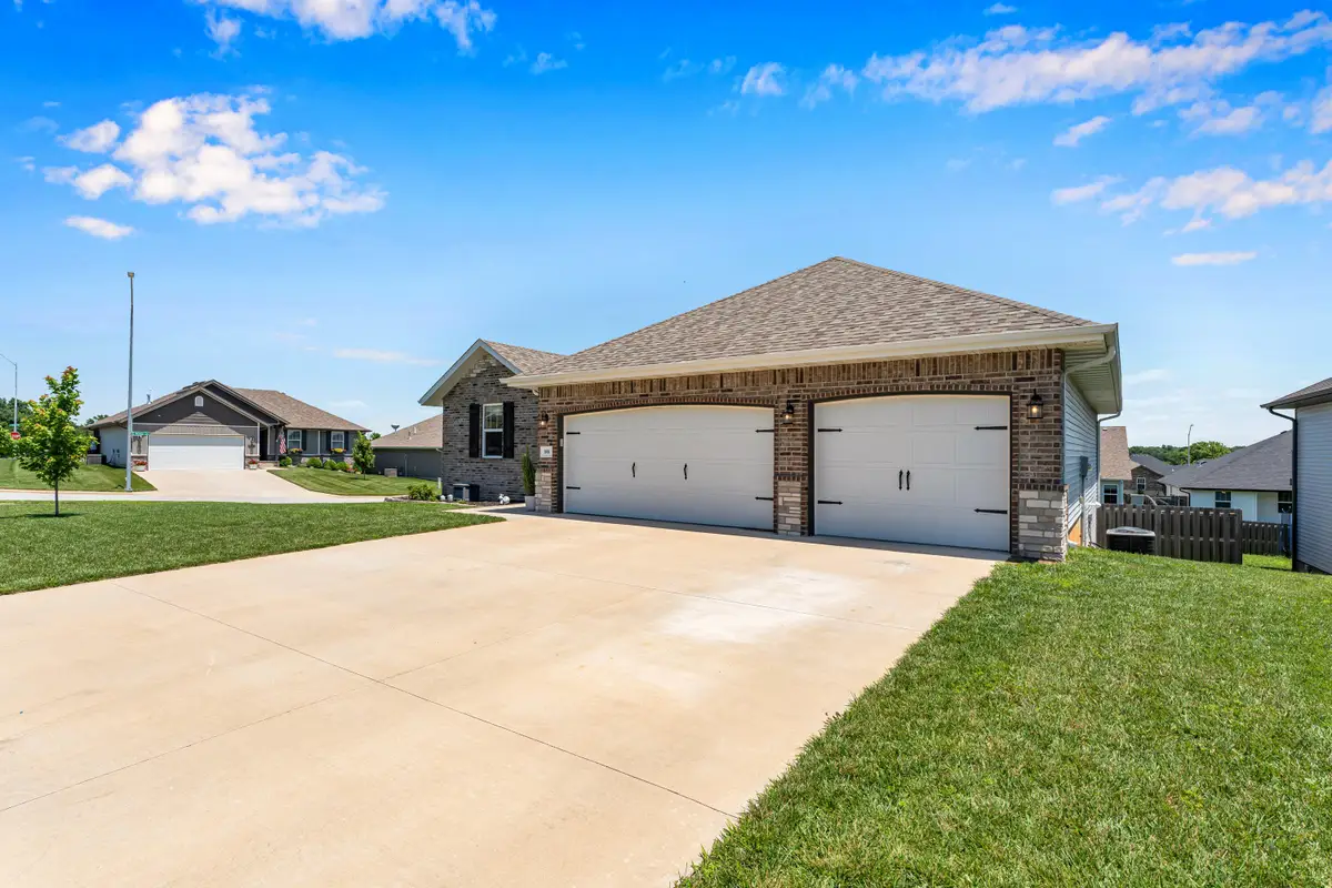 808 S Ridgemont Drive, Nixa, MO 65714 - #1