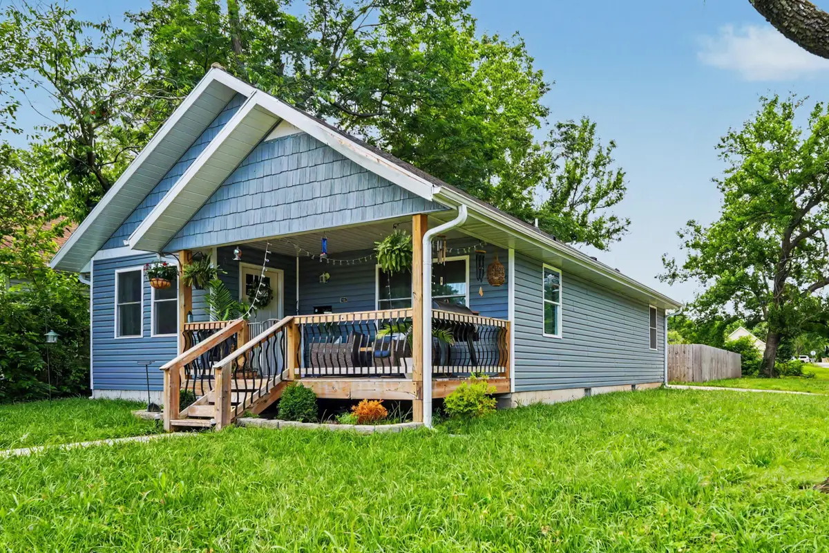 1038 W Thoman Street, Springfield, MO 65803 - #1