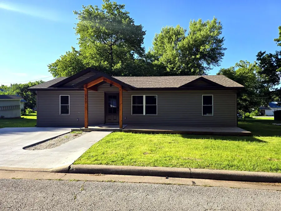 717 E Van Buren Street, Bolivar, MO 65613 - #2