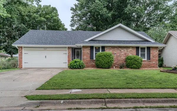 3827 S Lindell Avenue, Springfield, MO 65807
