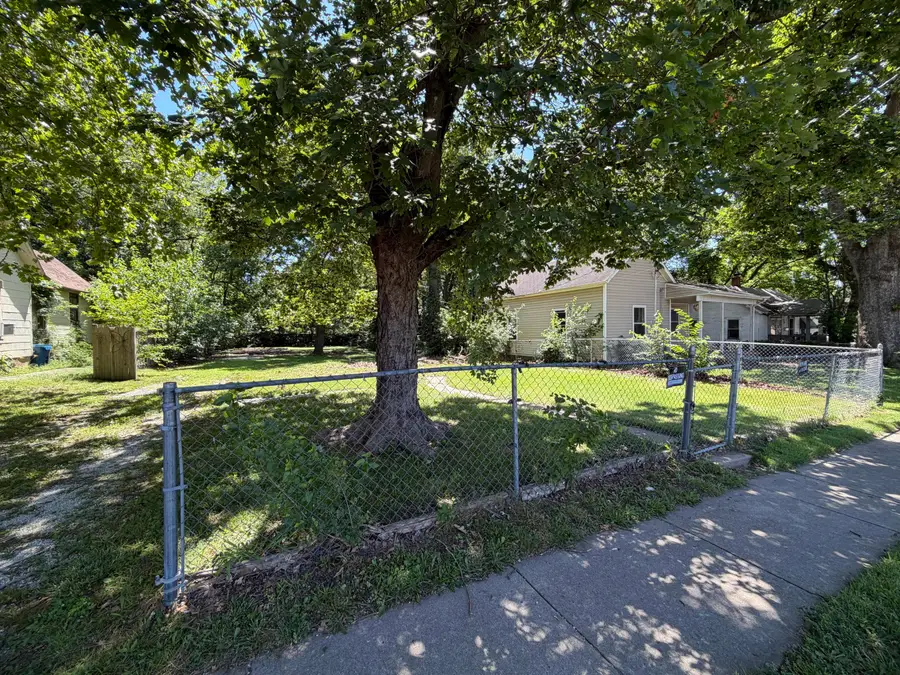 1616 N Irving Avenue, Springfield, MO 65803 - #3