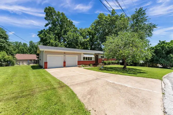 5740 S Lakeview Terrace, Springfield, MO 65810