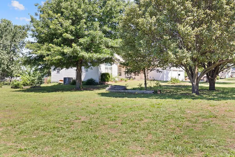 2200 S Crestview Drive, Joplin, MO 64804 - #2