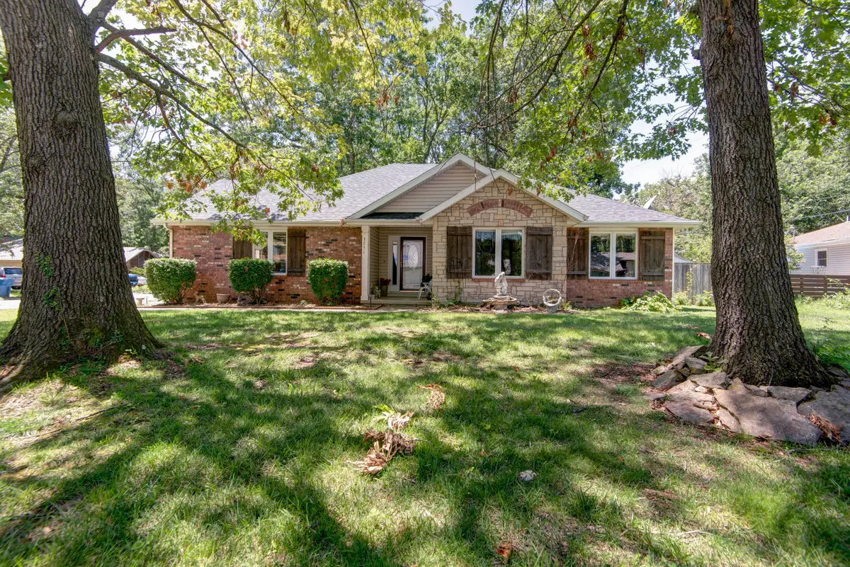 3751 N Pauls Place, Springfield, MO 65803 - #1