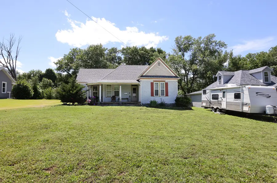 405 N Clay Street, Marshfield, MO 65706 - #2