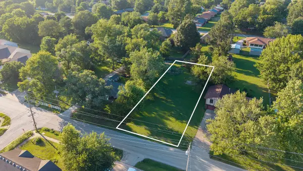 1415 E Mcclernon Street, Springfield, MO 65803
