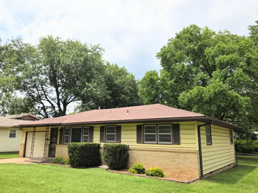 1225 E Rosebrier Street, Springfield, MO 65804 - #2