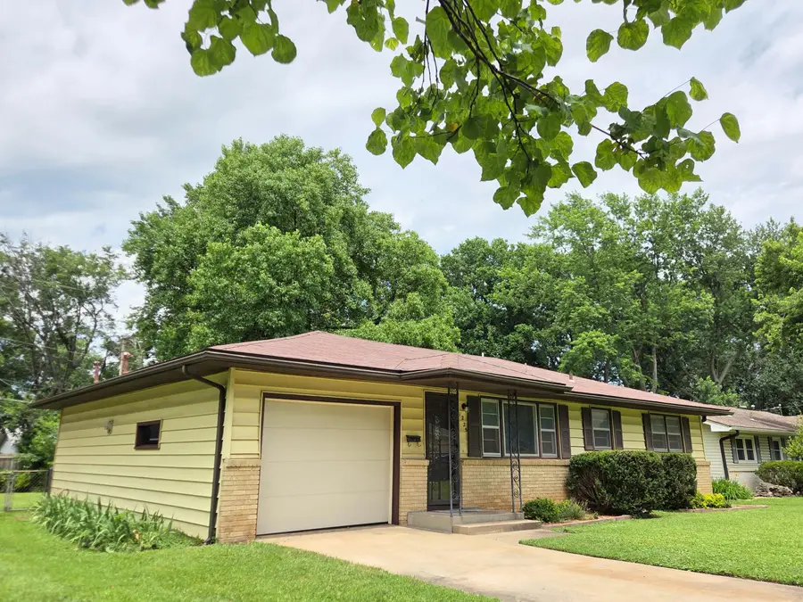 1225 E Rosebrier Street, Springfield, MO 65804 - #3