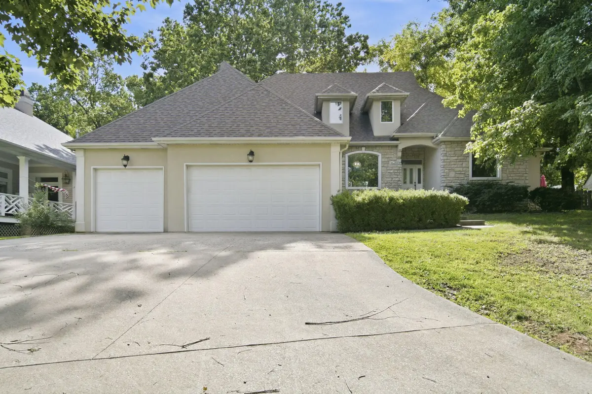 1628 S Charing Road, Springfield, MO 65809 - #1