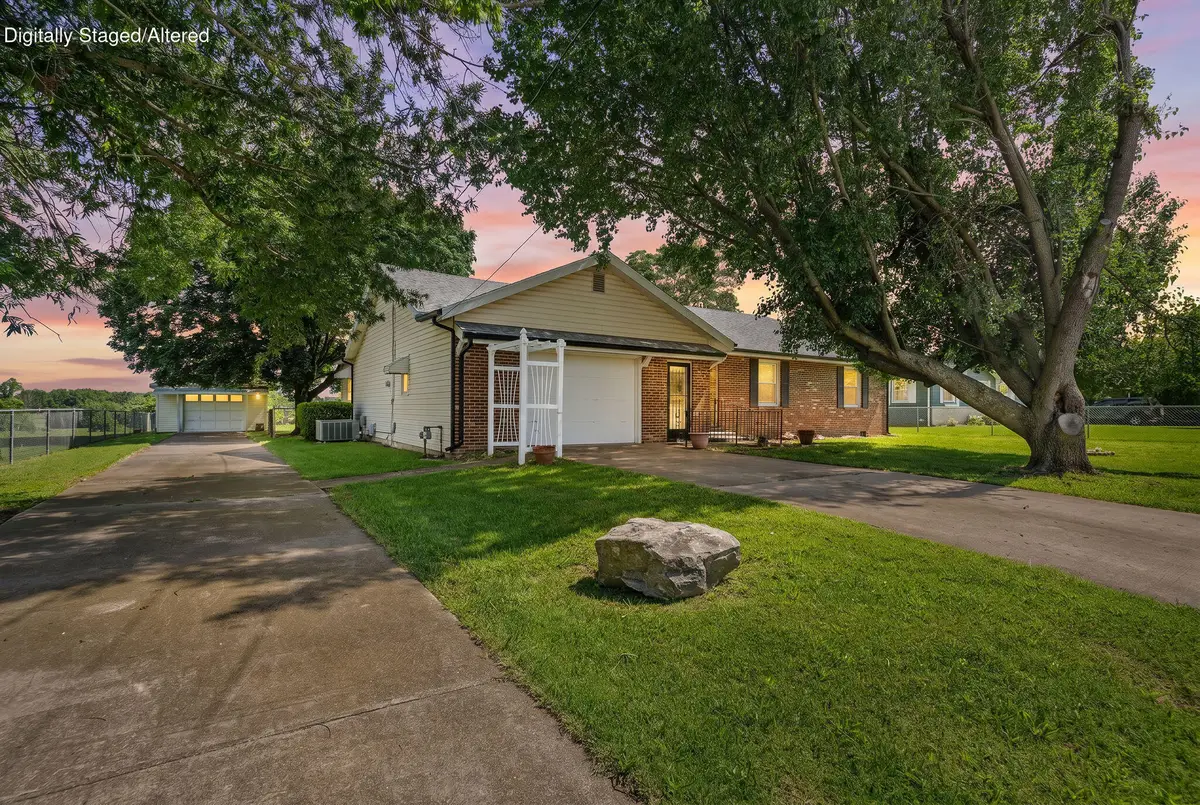800 E Prairie Lane, Ash Grove, MO 65604 - #1