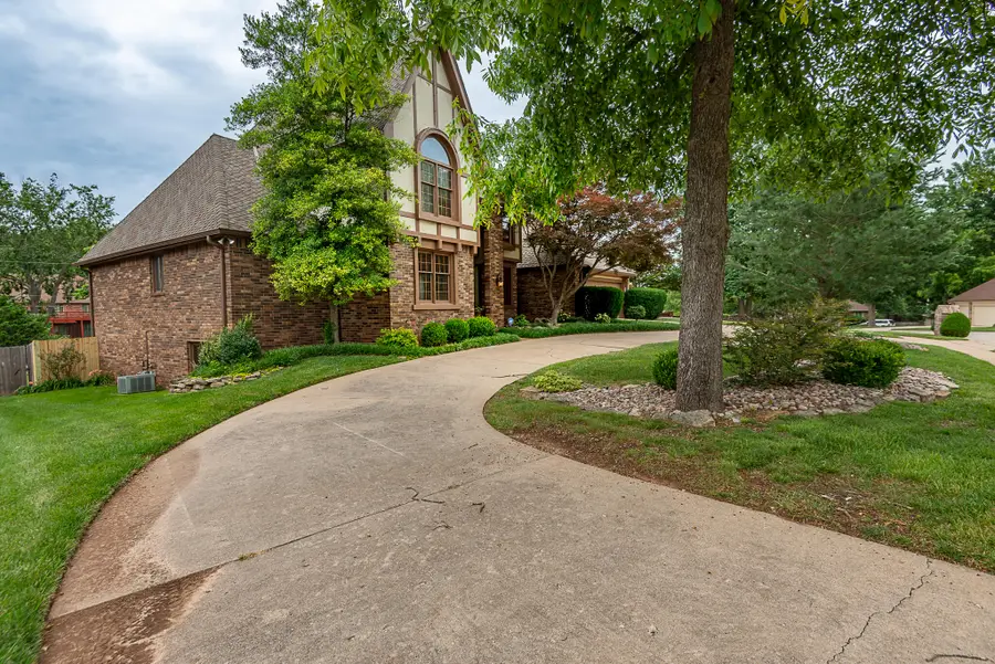 1921 E Nottingham Street, Springfield, MO 65804 - #2