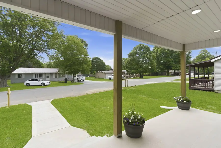 915 S Hudson Avenue, Aurora, MO 65605 - #3