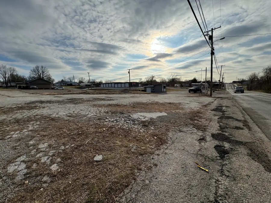 312 East Street, Stockton, MO 65785 - #3