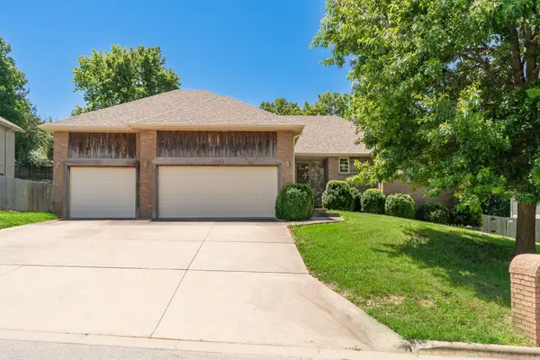 1082 E Daisy Falls Drive, Nixa, MO 65714