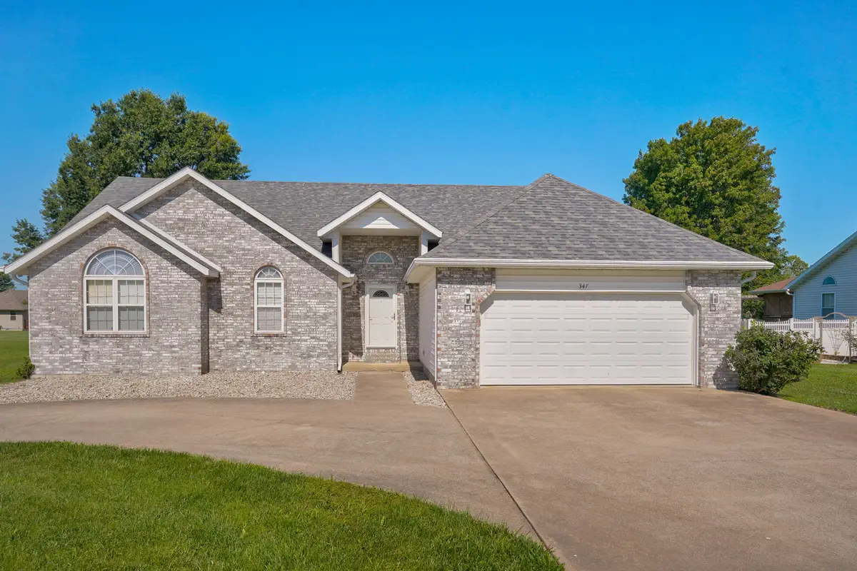 347 S Oak Grove Street, Marshfield, MO 65706 - #1