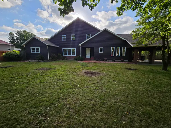 1011 3rd Street, Monett, MO 65708