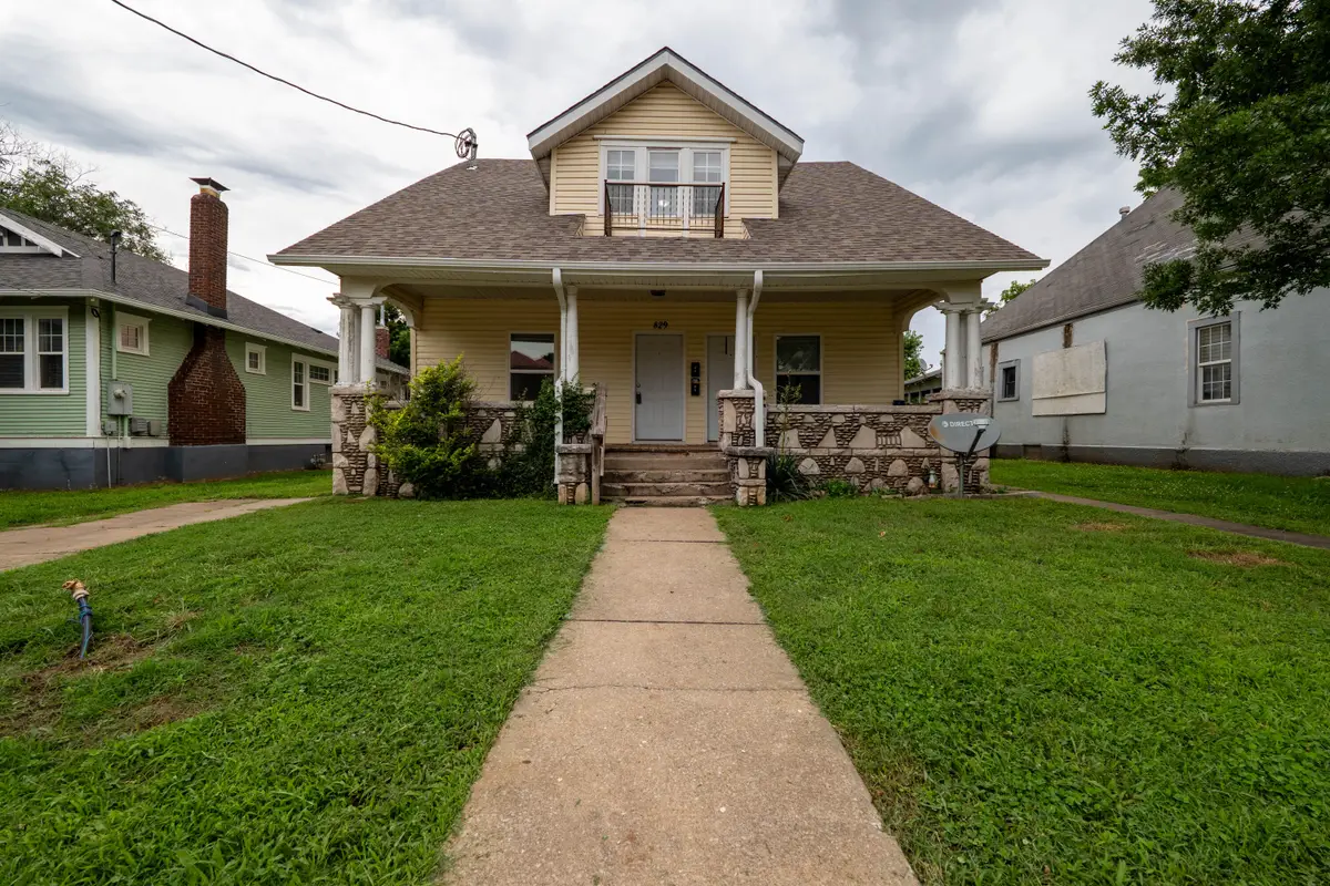 829 W Pershing Street, Springfield, MO 65806 - #1