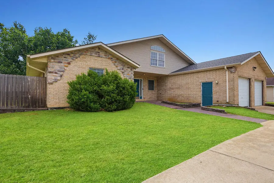 1184 N Howell Avenue, West Plains, MO 65775 - #3