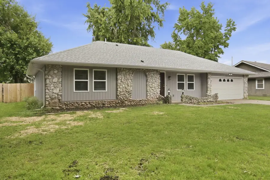 3815 S Queens Court, Springfield, MO 65807 - #2