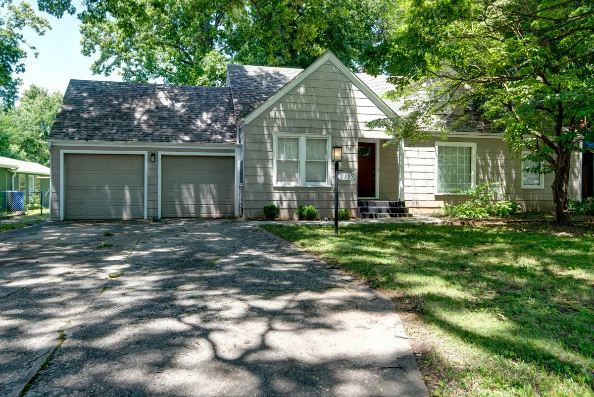 1235 E Stanford Street, Springfield, MO 65804 - #1
