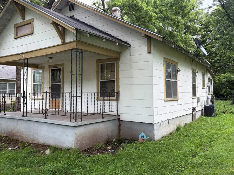 714 N Farmer Avenue, Springfield, MO 65802 - #2