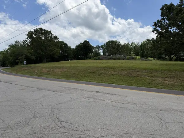 1205 E Washington Avenue, Ava, MO 65608