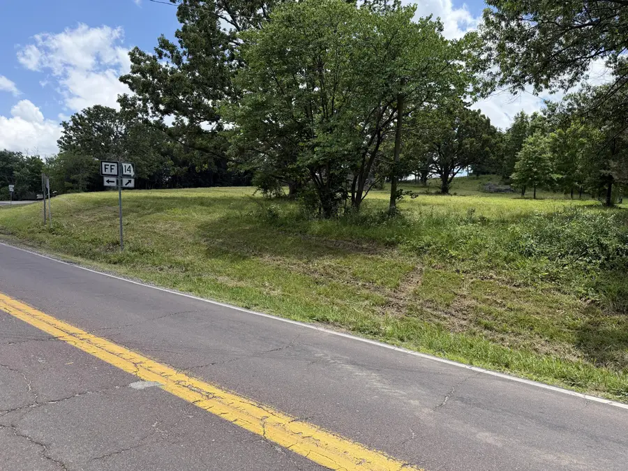 1205 E Washington Avenue, Ava, MO 65608 - #3
