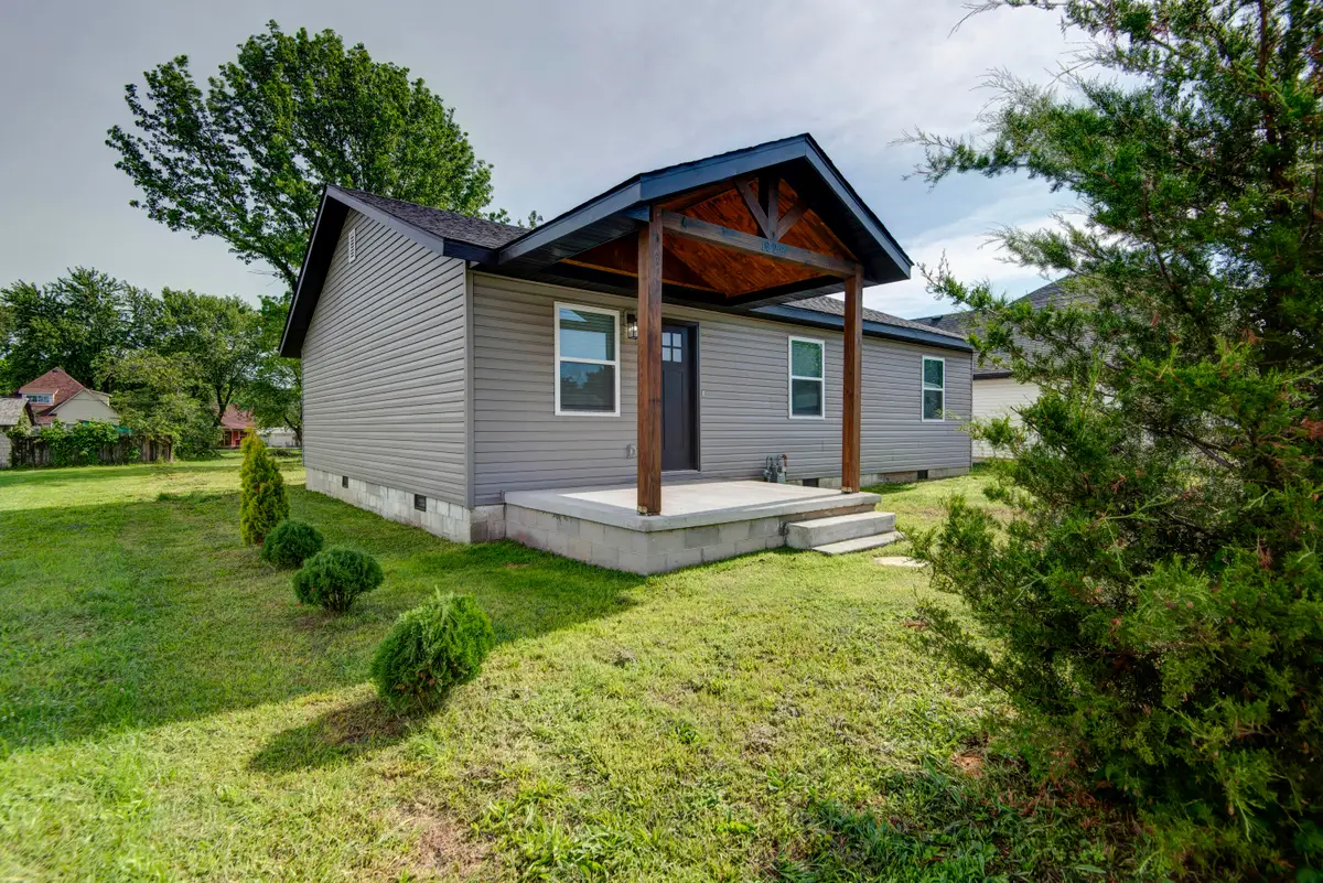 1329 W Chase Street, Springfield, MO 65803 - #1