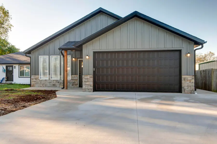 2946 W Olive Street, Springfield, MO 65802 - #2